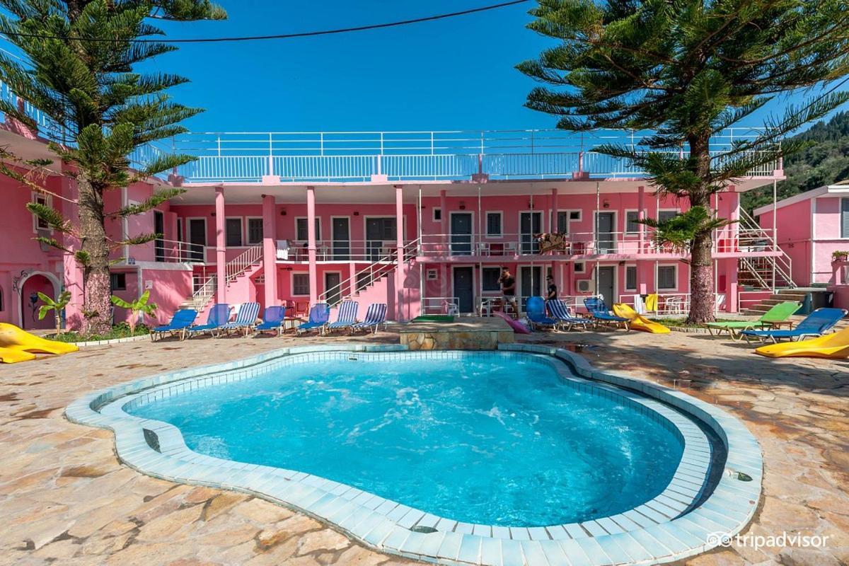 Pink Palace Beach Resort อากิออส กอร์ดิออส ภายนอก รูปภาพ