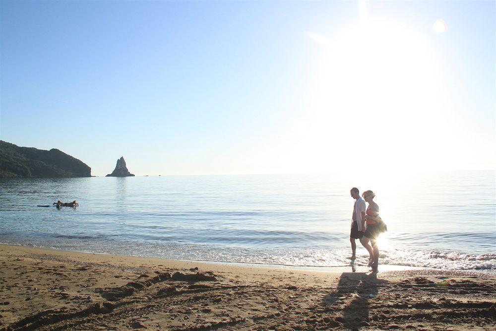 Pink Palace Beach Resort อากิออส กอร์ดิออส ภายนอก รูปภาพ