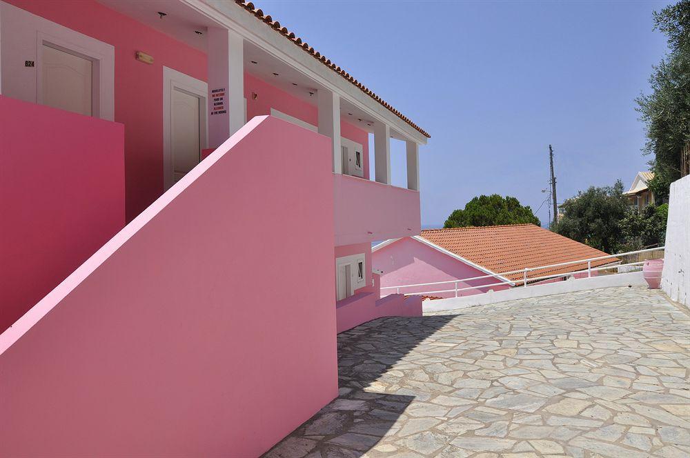 Pink Palace Beach Resort อากิออส กอร์ดิออส ภายนอก รูปภาพ