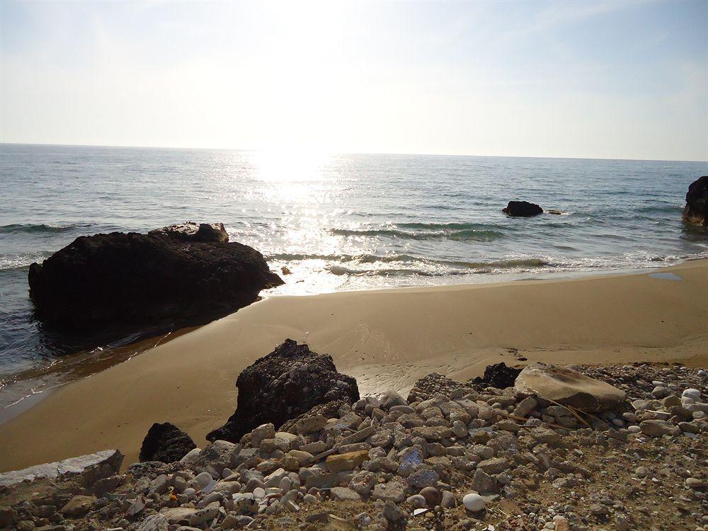 Pink Palace Beach Resort อากิออส กอร์ดิออส ภายนอก รูปภาพ