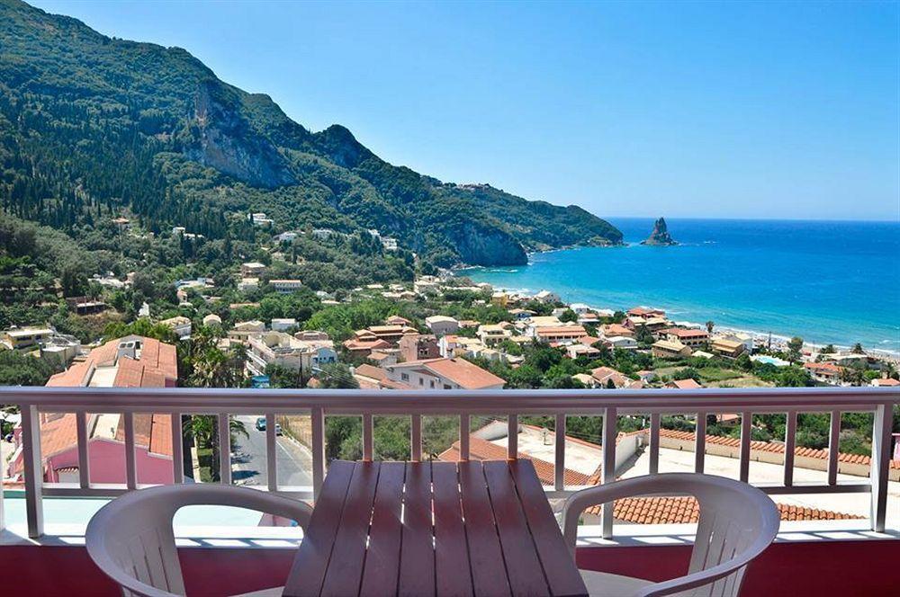Pink Palace Beach Resort อากิออส กอร์ดิออส ภายนอก รูปภาพ