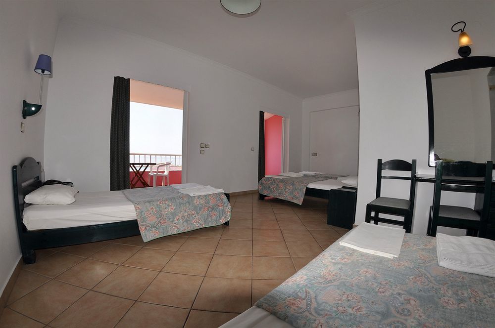 Pink Palace Beach Resort อากิออส กอร์ดิออส ภายนอก รูปภาพ