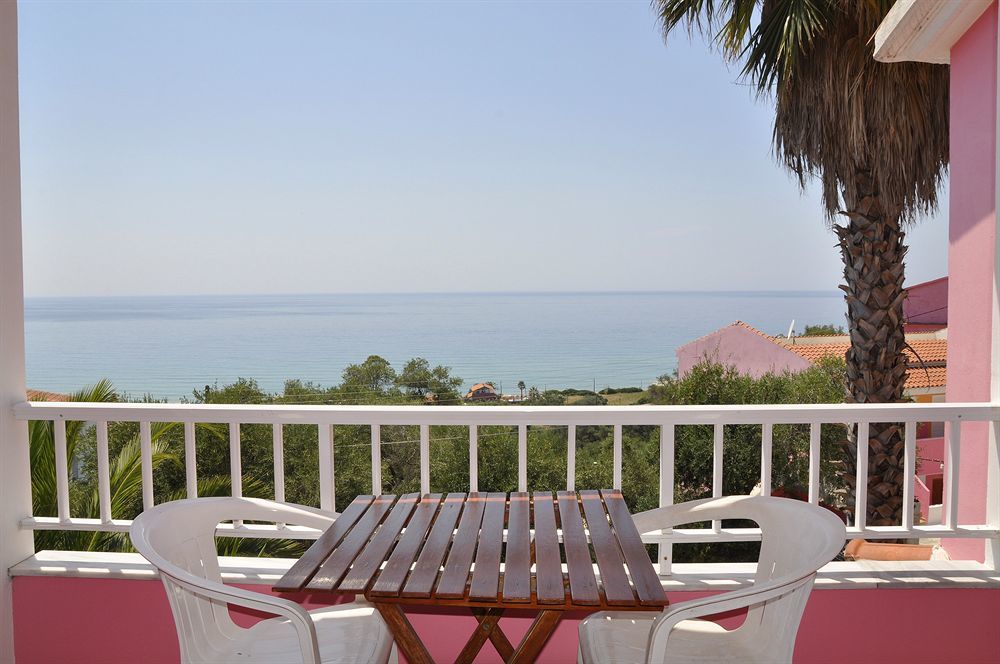 Pink Palace Beach Resort อากิออส กอร์ดิออส ภายนอก รูปภาพ