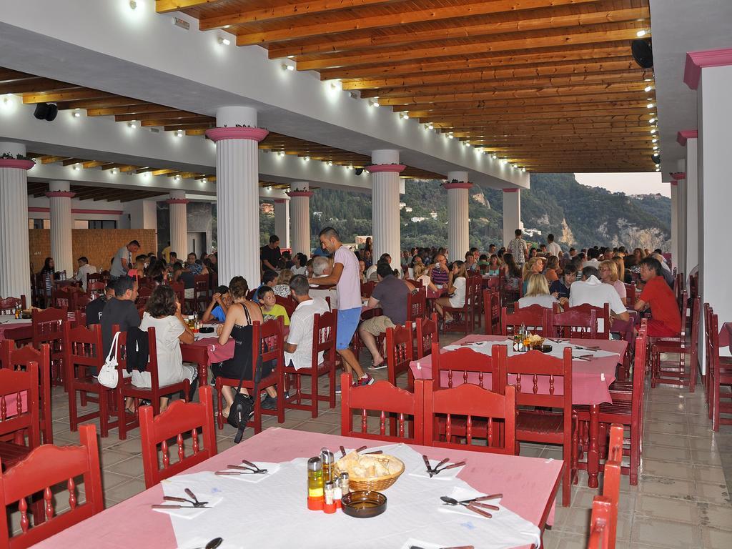 Pink Palace Beach Resort อากิออส กอร์ดิออส ภายนอก รูปภาพ