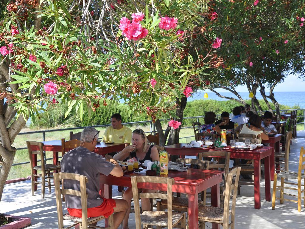 Pink Palace Beach Resort อากิออส กอร์ดิออส ภายนอก รูปภาพ